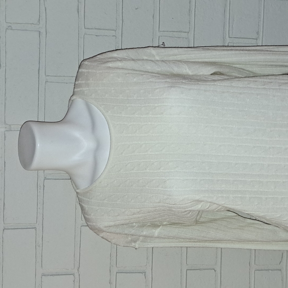 Carolyn Taylor Cream Long Sweater. Size Small NWOT - Picture 2 of 8